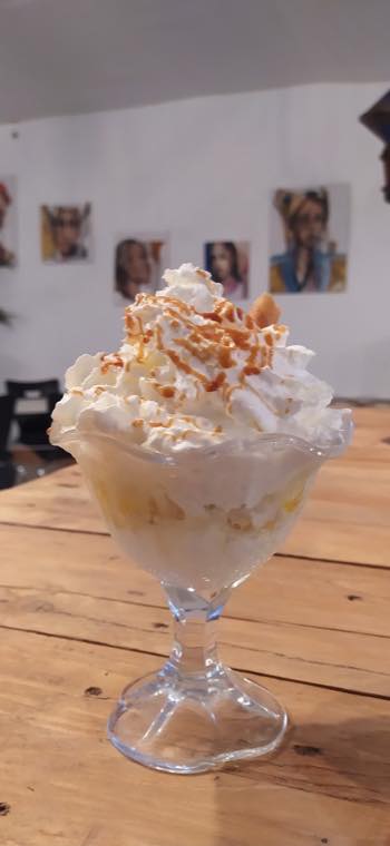 Glace maison coco, mangue et maracuja, montée à la chantilly